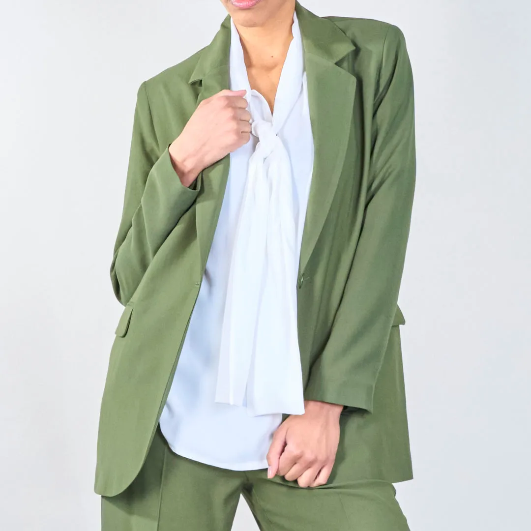 Chic tailored blazer with pockets wholesale